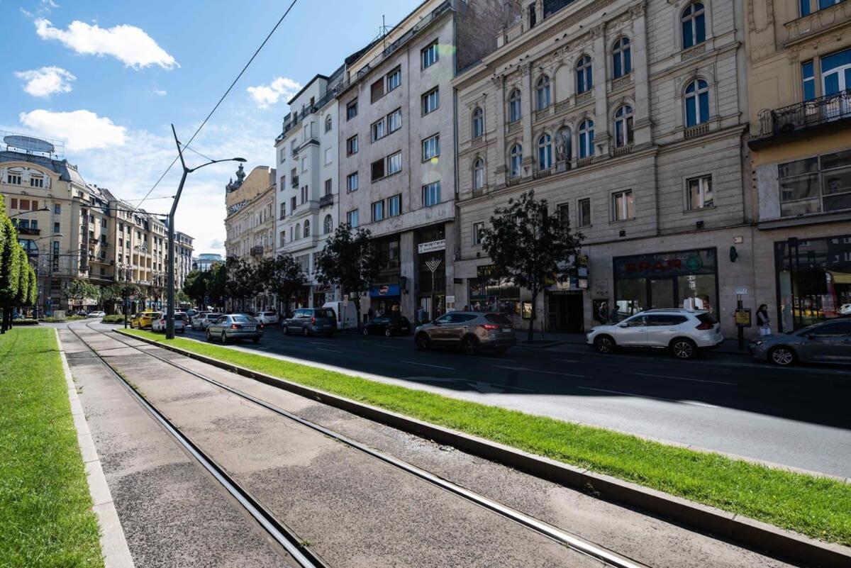 Апартаменти Charming At Downtown *