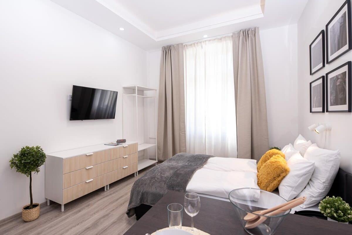 Charming At Downtown Appartamento Budapest